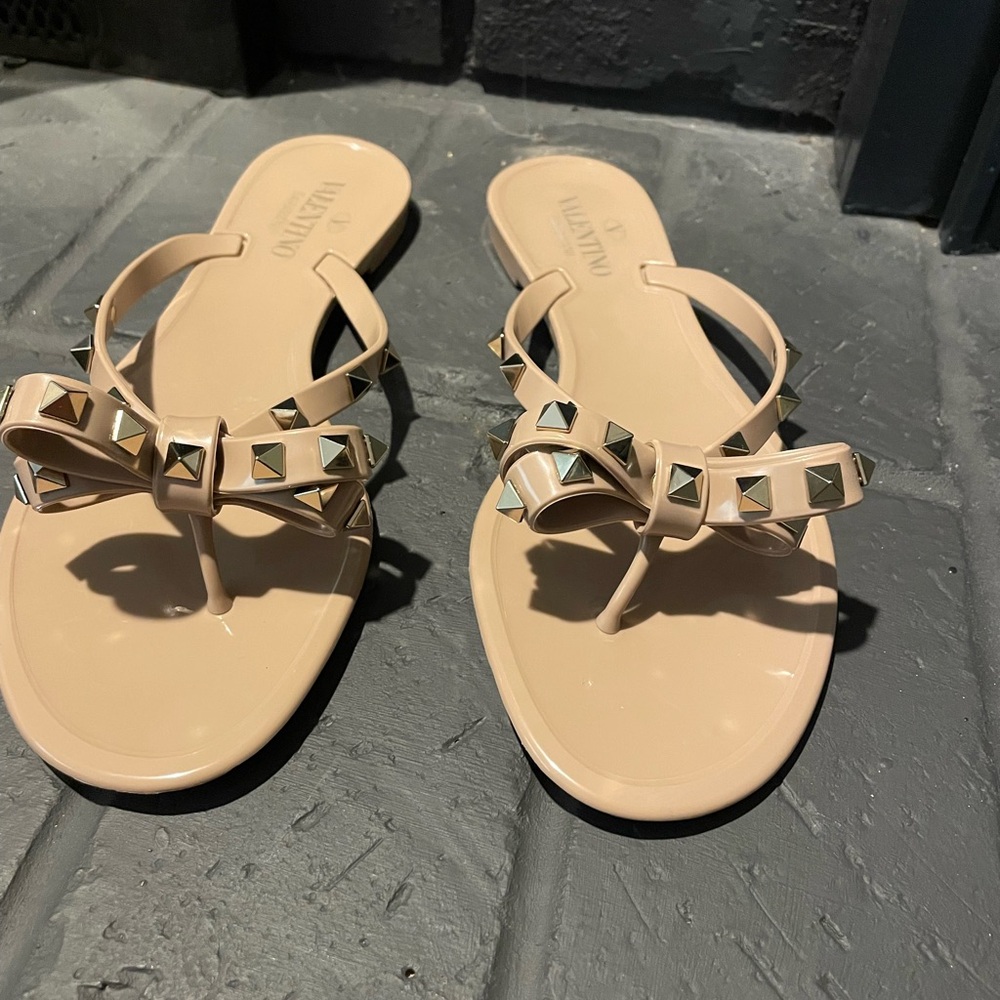 NWT—Valentino Women's Blush Rockstud Jelly Thong Sandals